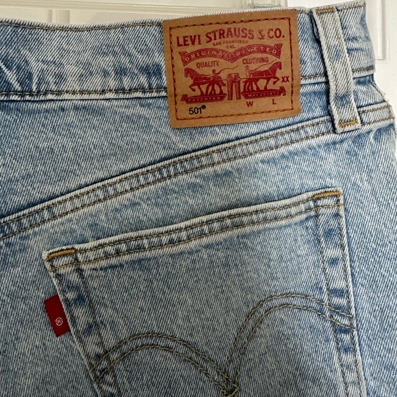 Levi’s 501 Jean shorts - Picture 3 of 6
